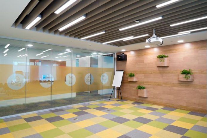 辦公室裝修中吊頂如何設計給員工一個舒適的工作環境