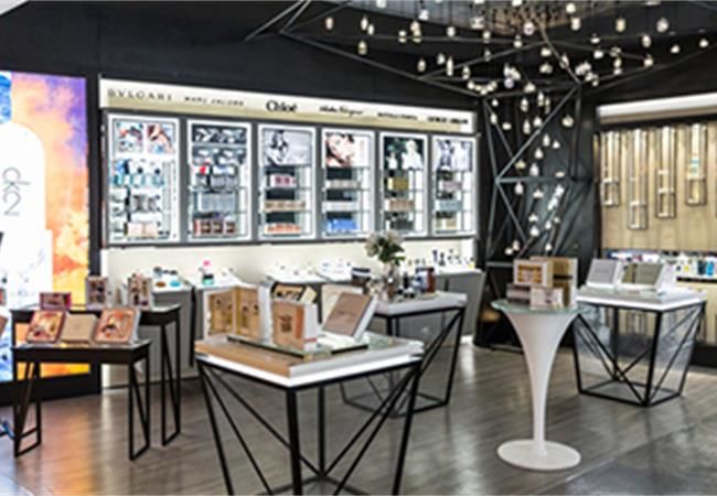 合肥化妝品店裝修展柜怎么選？這樣設計太貼心了