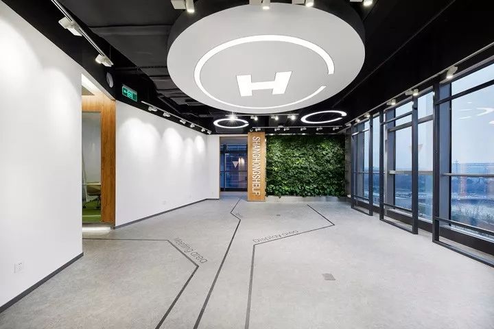 現(xiàn)代化的辦公室裝修設(shè)計有哪些特點呢?