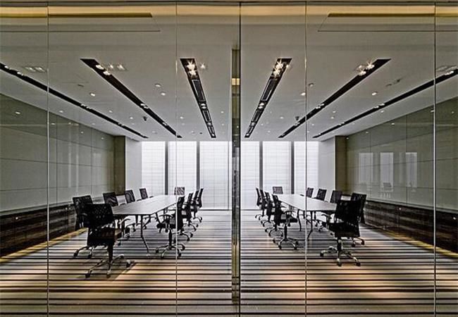 簡單、質(zhì)樸的合肥辦公室裝修隔斷有哪些種類