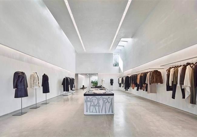 合肥服裝店店面裝修，卓創(chuàng)為你呈現(xiàn)出高端視覺空間感